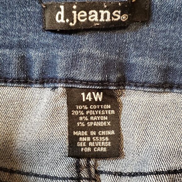 d. jeans Medium Wash Denim Capri Pants, Size 14 - Picture 6 of 7